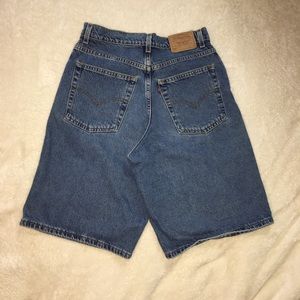*SOLD* Vintage Levi’s 565 student fit high shorts